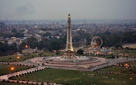 How Long did it Take to Build Minar-e-Pakistan