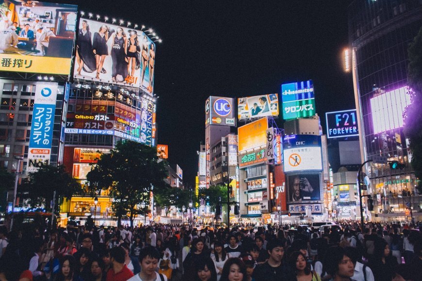 The Shibuya Crossing Phenomenon